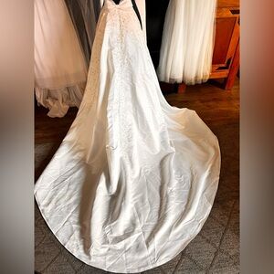 Elegant White Wedding Train Skirt with Beaded Embroidery